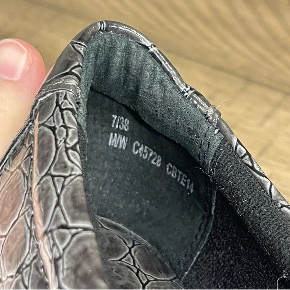 B.O.C Born Comfort Womens Size US 7 Clogs Shoes Embossed Croc Reptile Grey boc - Picture 12 of 13